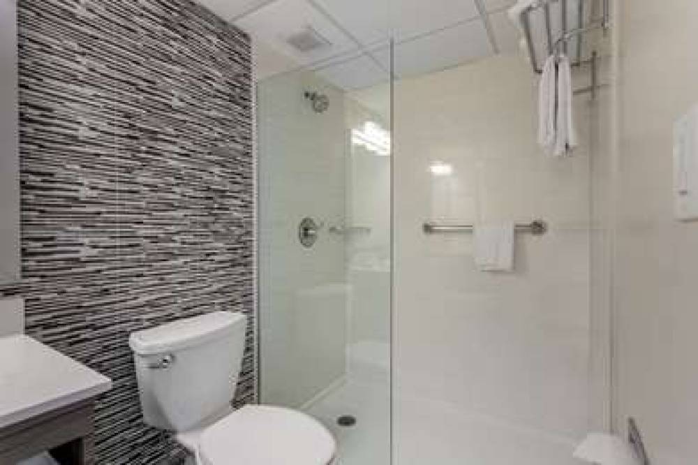 Best Western Plus Brooklyn Bay Hotel 7