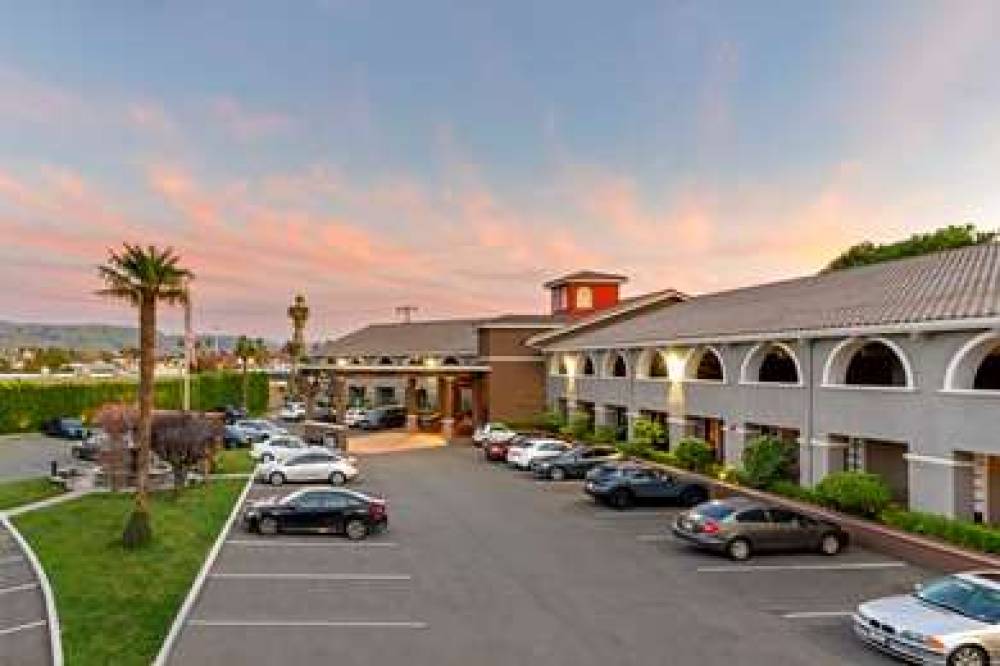 Best Western Plus Brookside Inn 4