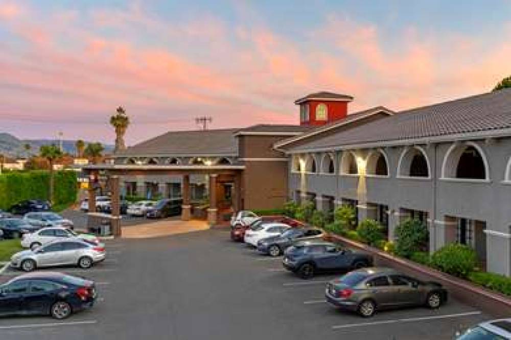 Best Western Plus Brookside Inn 2