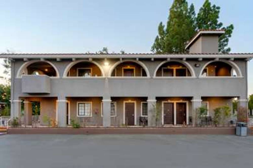 Best Western Plus Brookside Inn 9