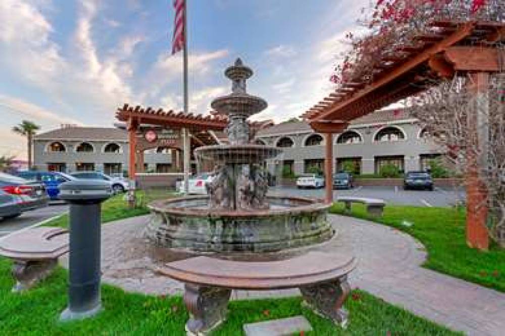Best Western Plus Brookside Inn 7