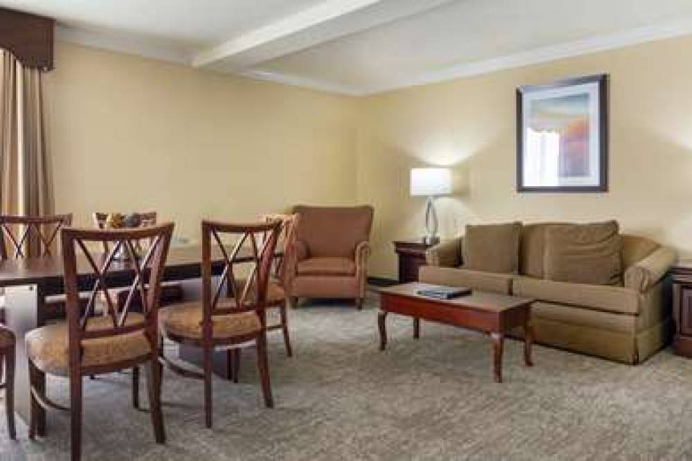 Best Western Plus Burlington 8