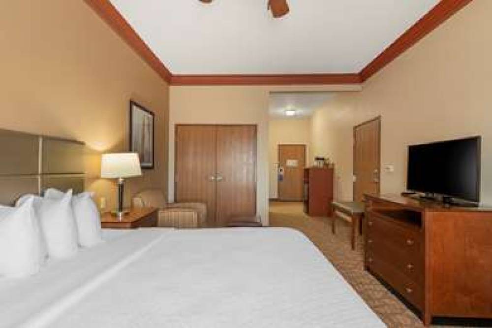 Best Western Plus Butterfield Inn 9