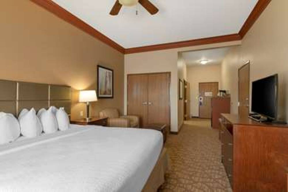 Best Western Plus Butterfield Inn 10