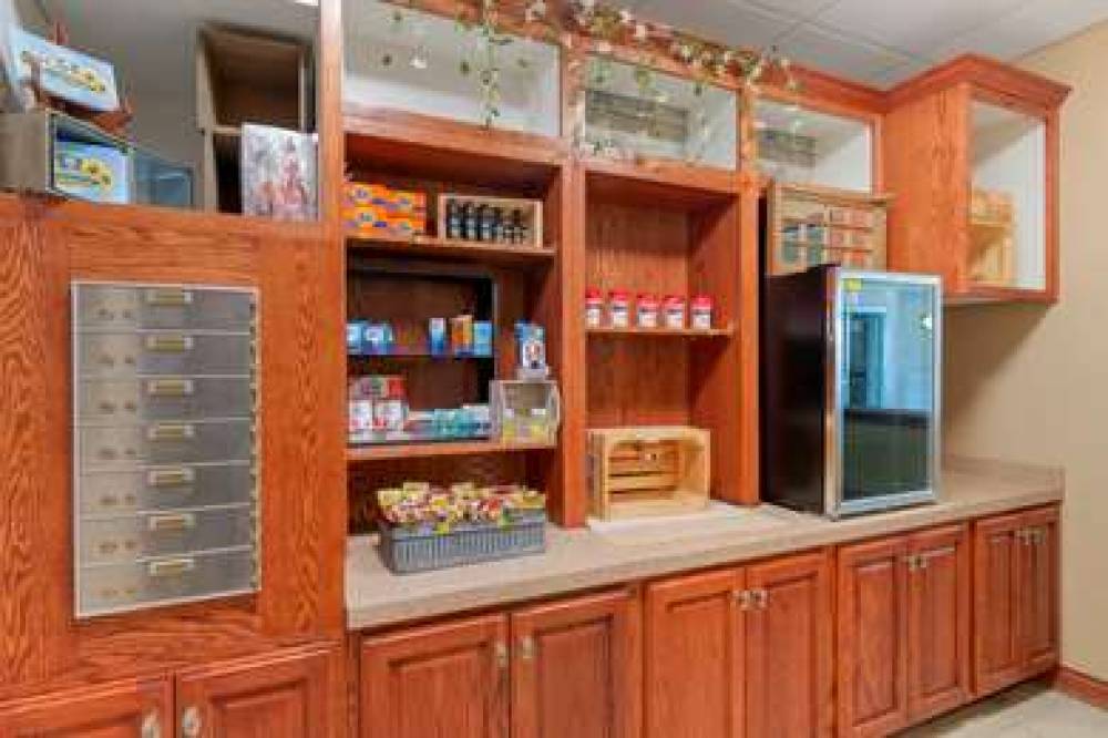 Best Western Plus Butterfield Inn 7