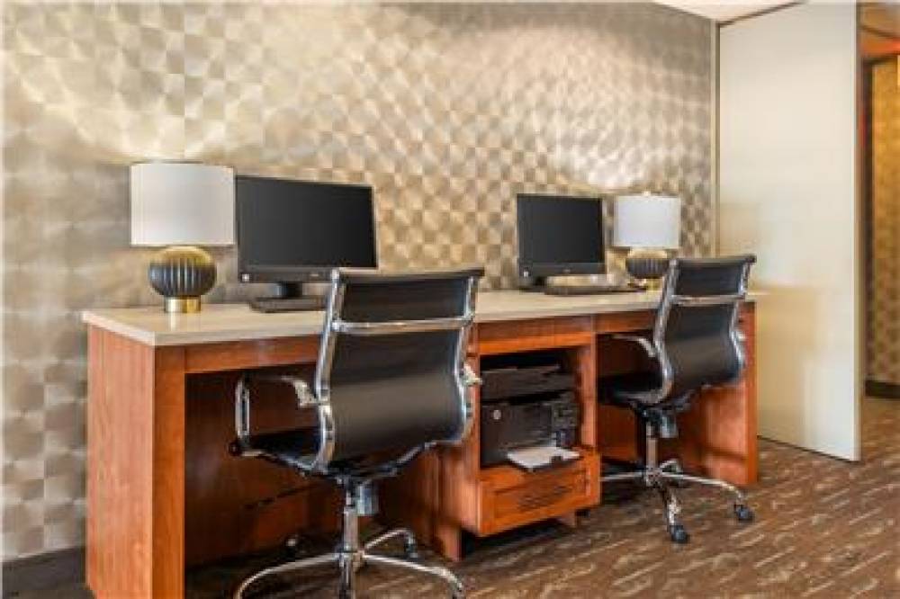 Best Western Plus Calgary Centre Inn 8
