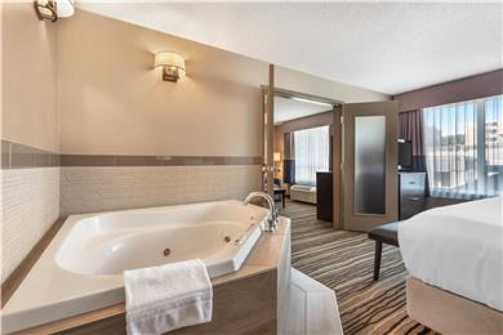 Best Western Plus Calgary Centre Inn 9