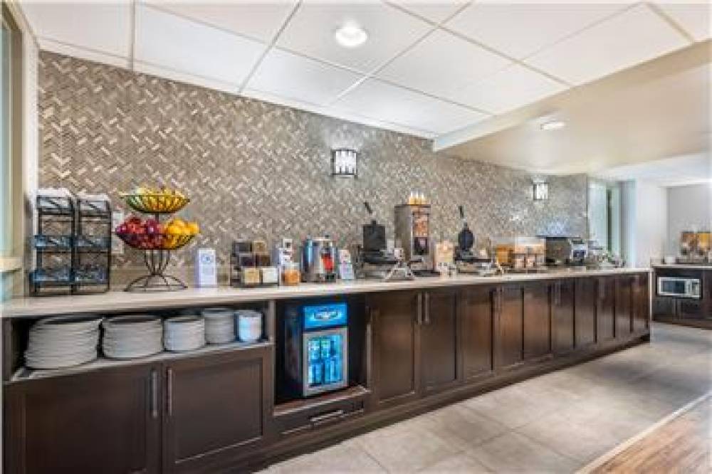 Best Western Plus Calgary Centre Inn 6