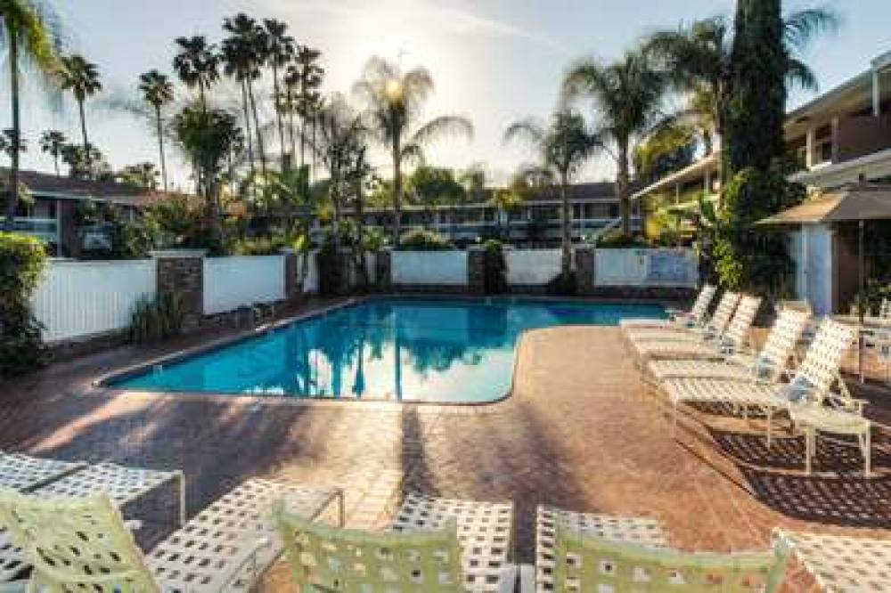 Best Western Plus Carriage Inn 9