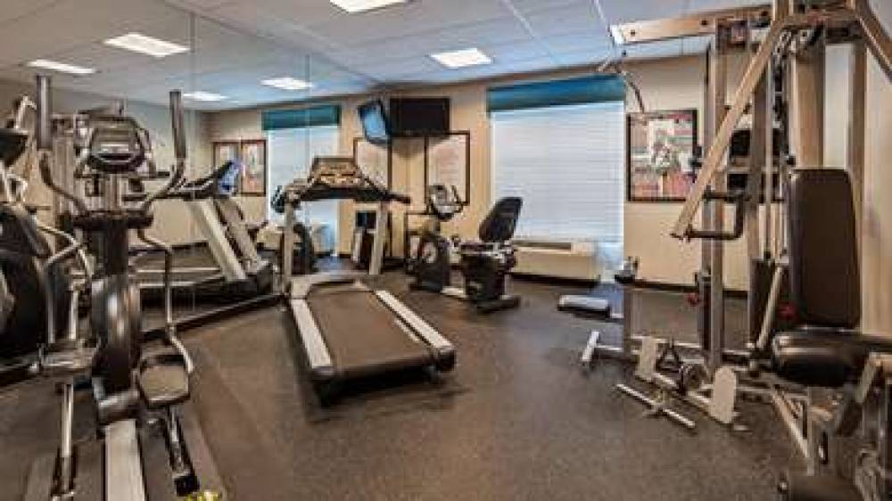 Best Western Plus Chain Of Lakes Inn & Suites 9