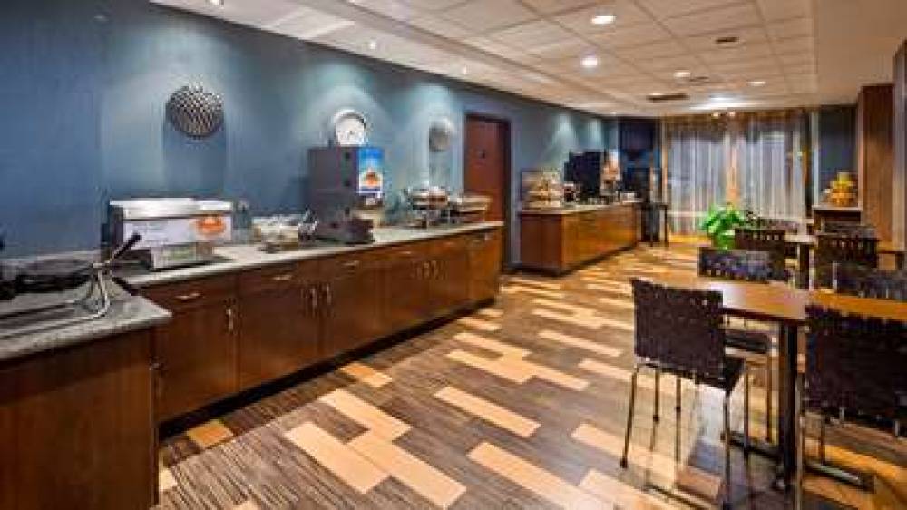 Best Western Plus Chain Of Lakes Inn & Suites 7