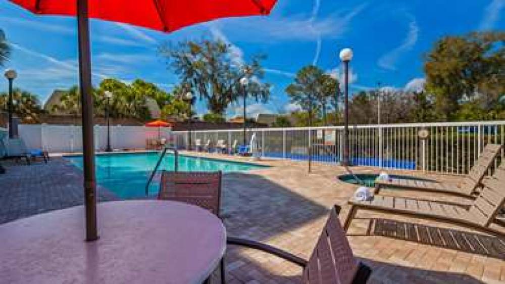Best Western Plus Chain Of Lakes Inn & Suites 2