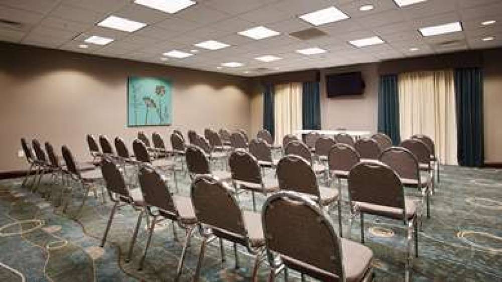 Best Western Plus Chain Of Lakes Inn & Suites 8