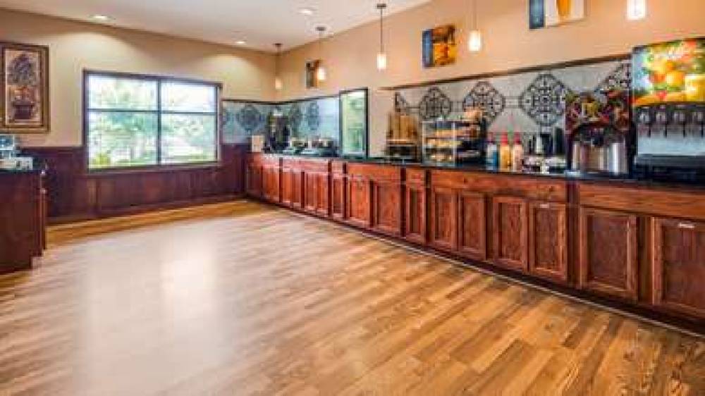 Best Western Plus Circle Inn 10