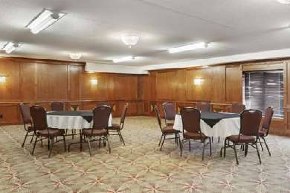 Best Western Plus Cobourg Inn & Convention Centre 8