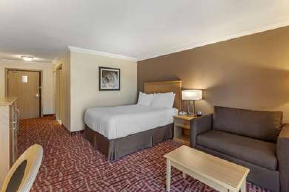 Best Western Plus Cobourg Inn & Convention Centre 2