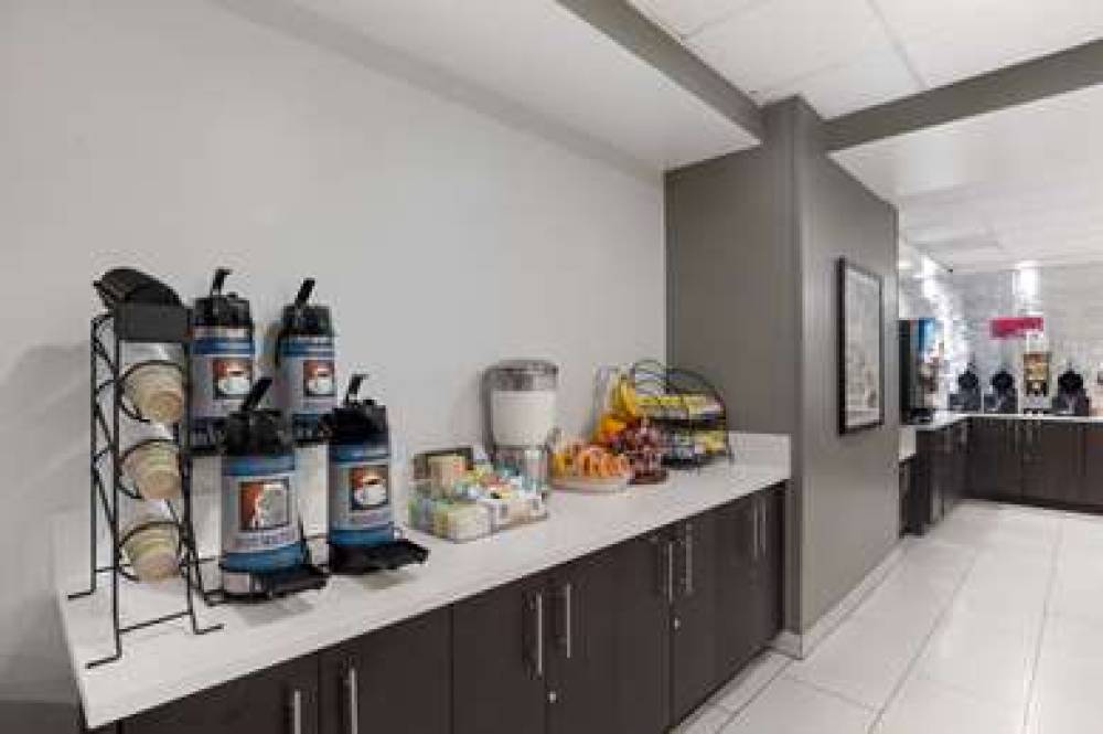 Best Western Plus Commerce Hotel 7