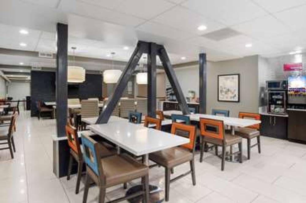 Best Western Plus Commerce Hotel 9