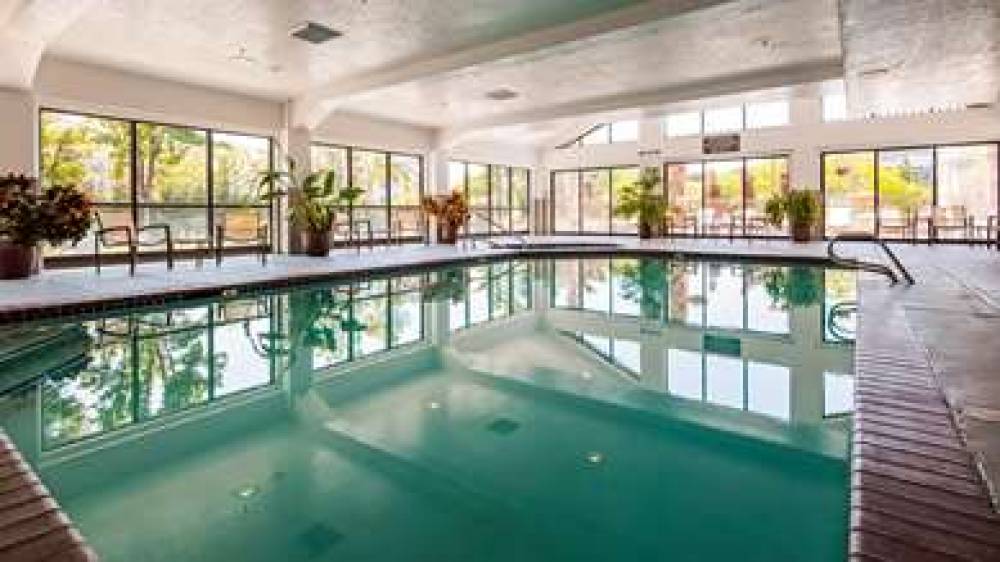 Best Western Plus Cotton Tree Inn 6