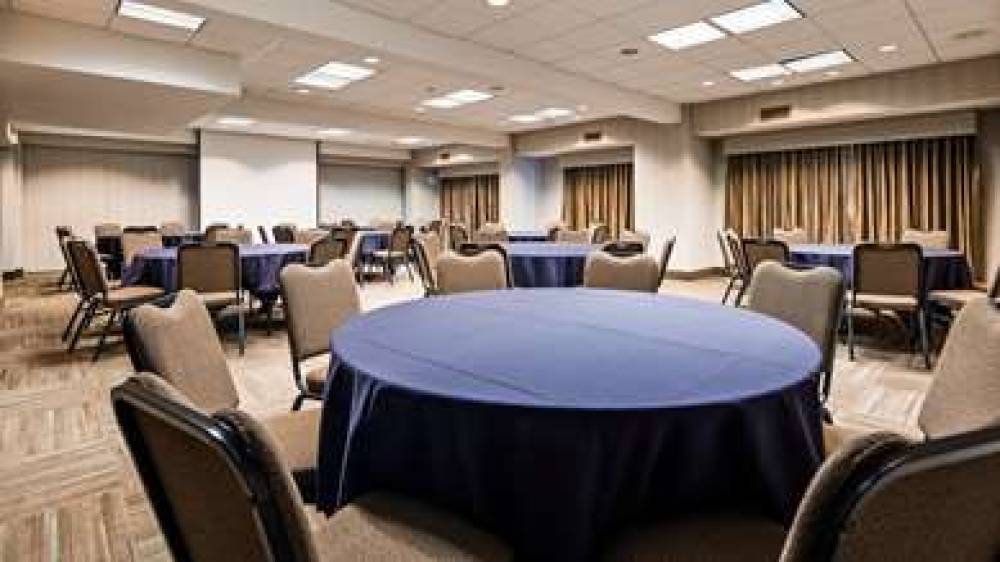 Best Western Plus Cotton Tree Inn 10