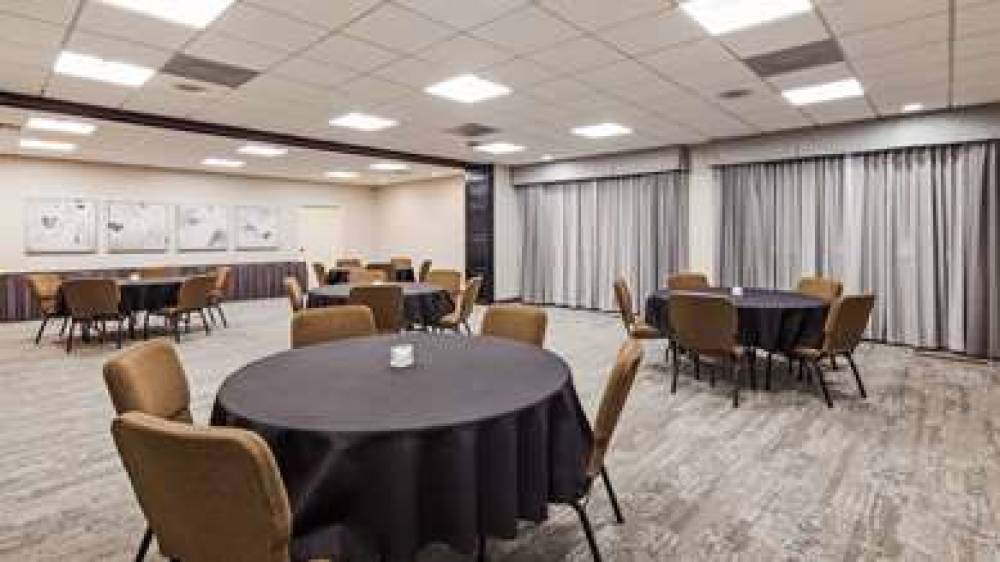 Best Western Plus CottonTree Inn 10