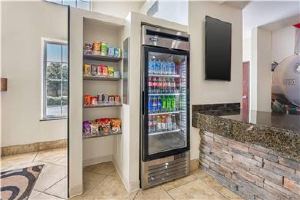 Best Western Plus Eastgate Inn & Suites 8