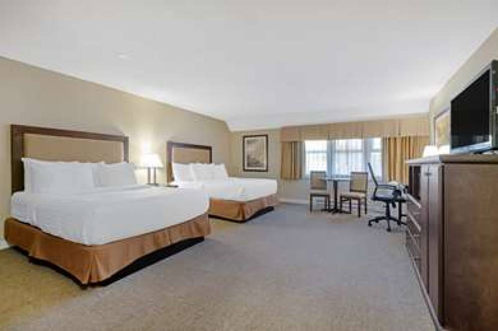 Best Western Plus Emerald Isle Hotel 9