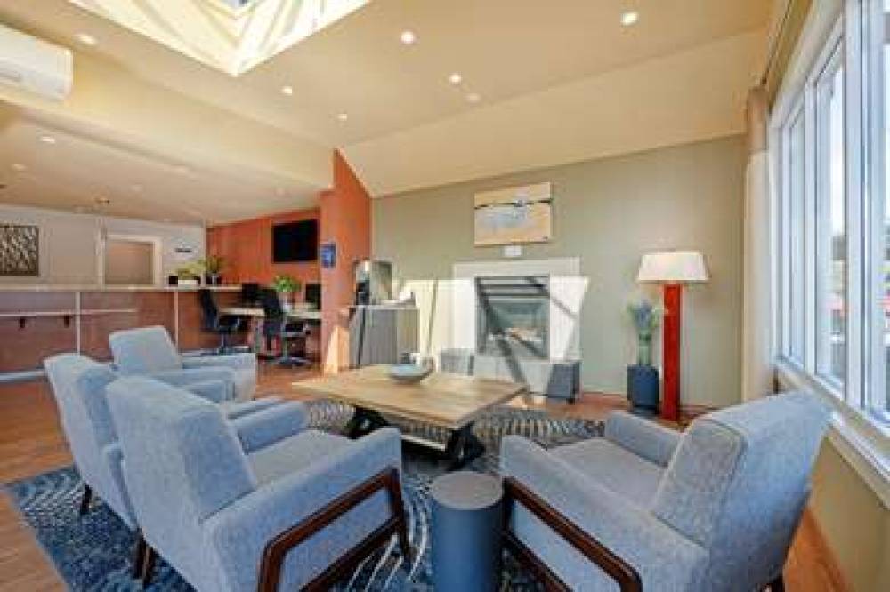 Best Western Plus Emerald Isle Hotel 6