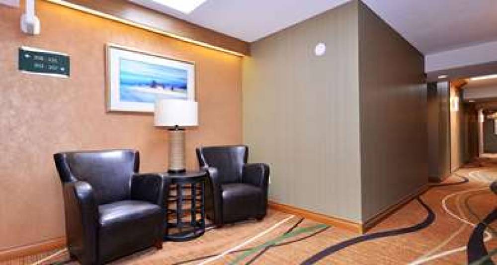 Best Western Plus Emerald Isle Hotel 2