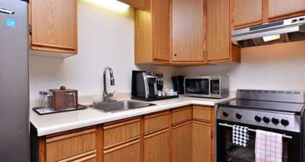 Best Western Plus Emerald Isle Hotel 5