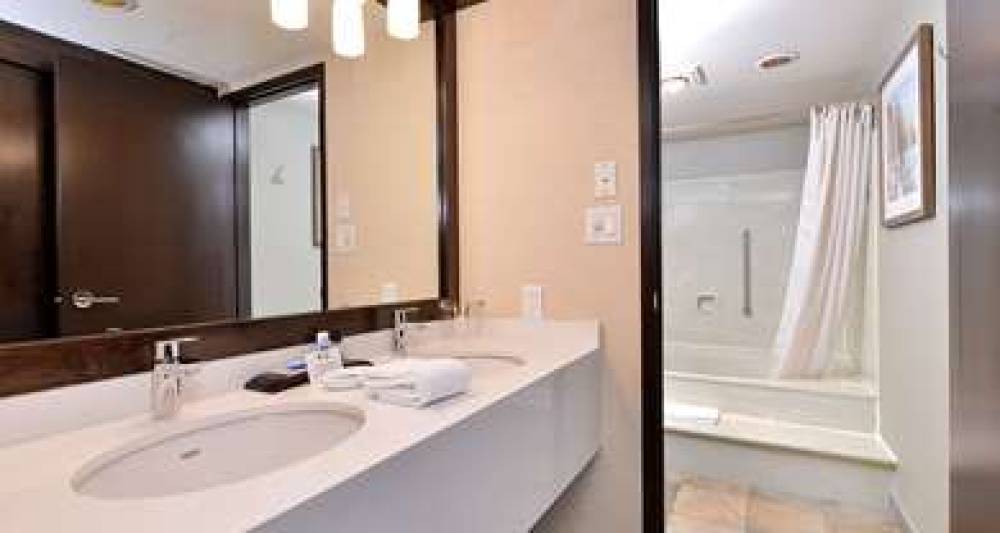 Best Western Plus Emerald Isle Hotel 6