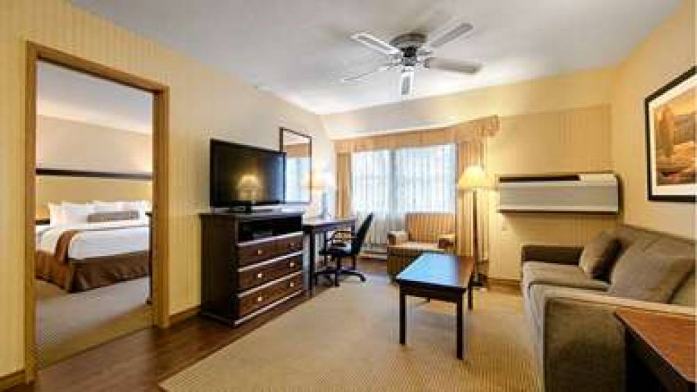 Best Western Plus Emerald Isle Hotel 1