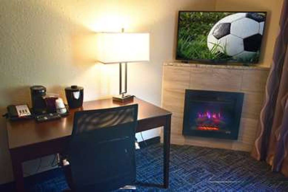 Best Western Plus Flint Airport Inn & Suites 2