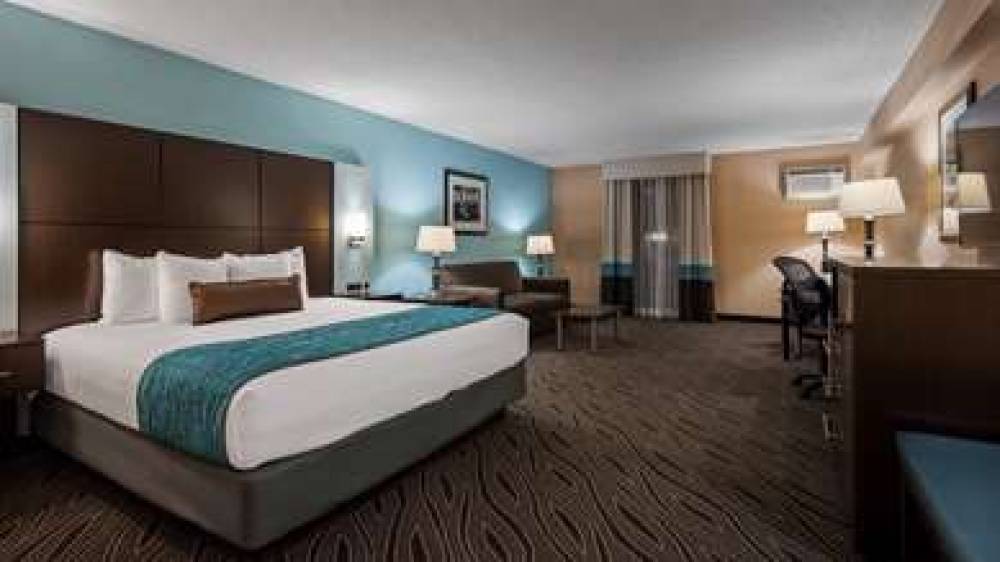Best Western Plus Galleria Inn & Suites 4