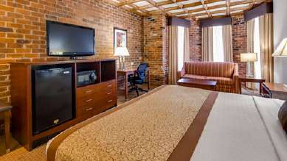 Best Western Plus Governor's Inn 9
