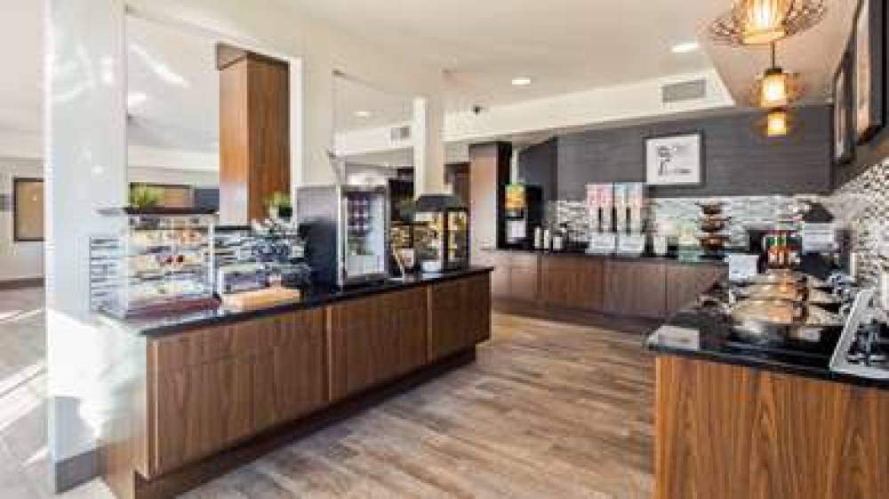 Best Western Plus Hill Country Suites 9