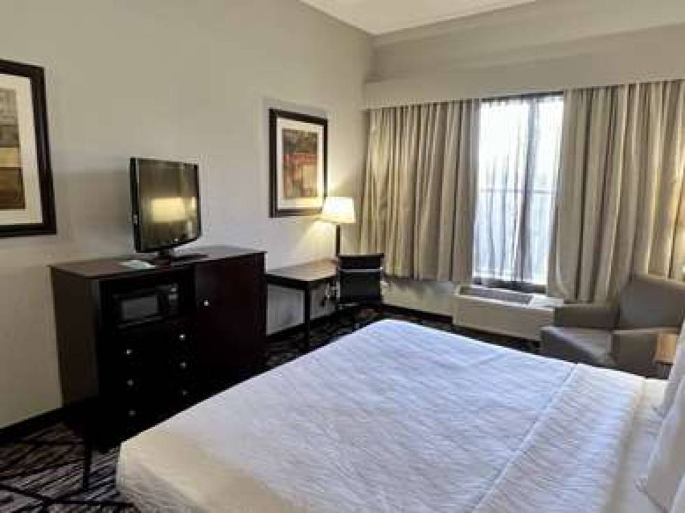 Best Western Plus Hobby Airport Inn & Suites 7
