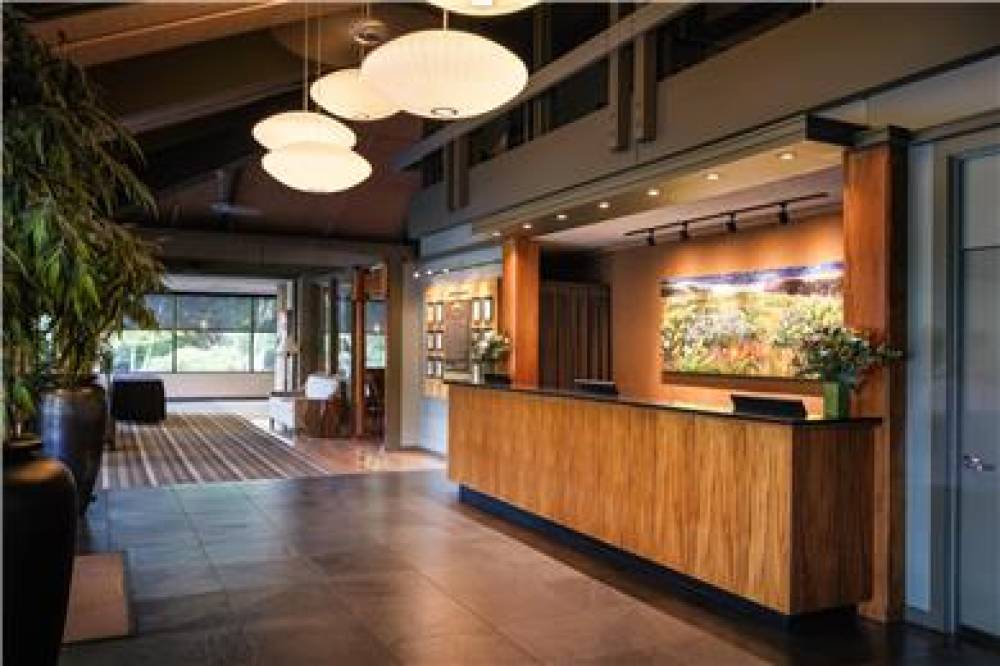 Best Western Plus Hood River Inn 2