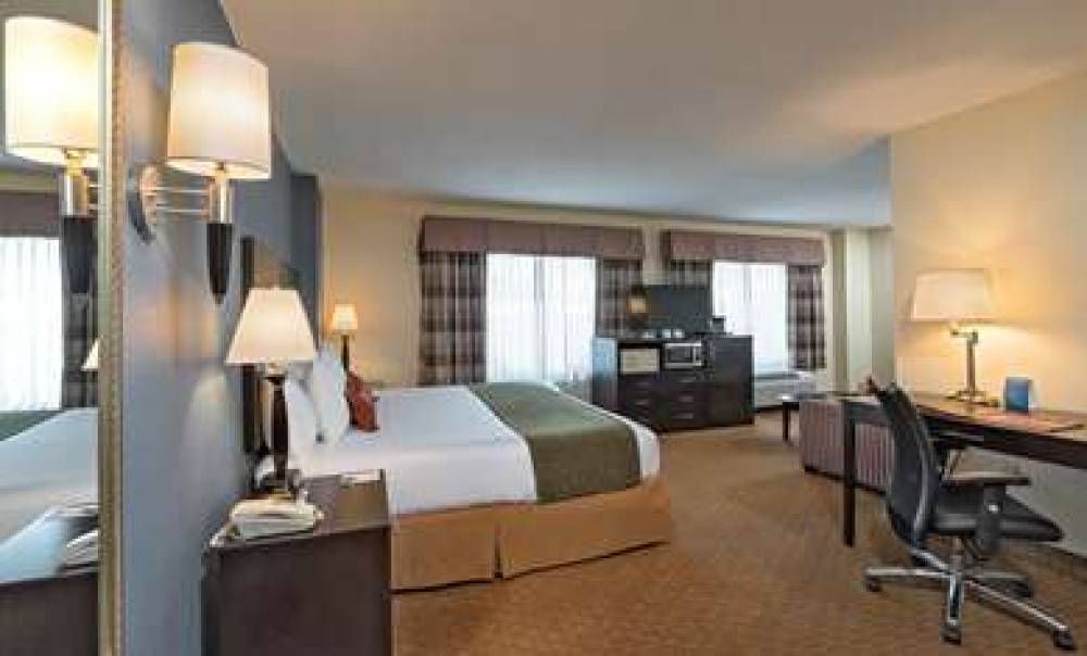Best Western Plus Hotel & Conference Center 6