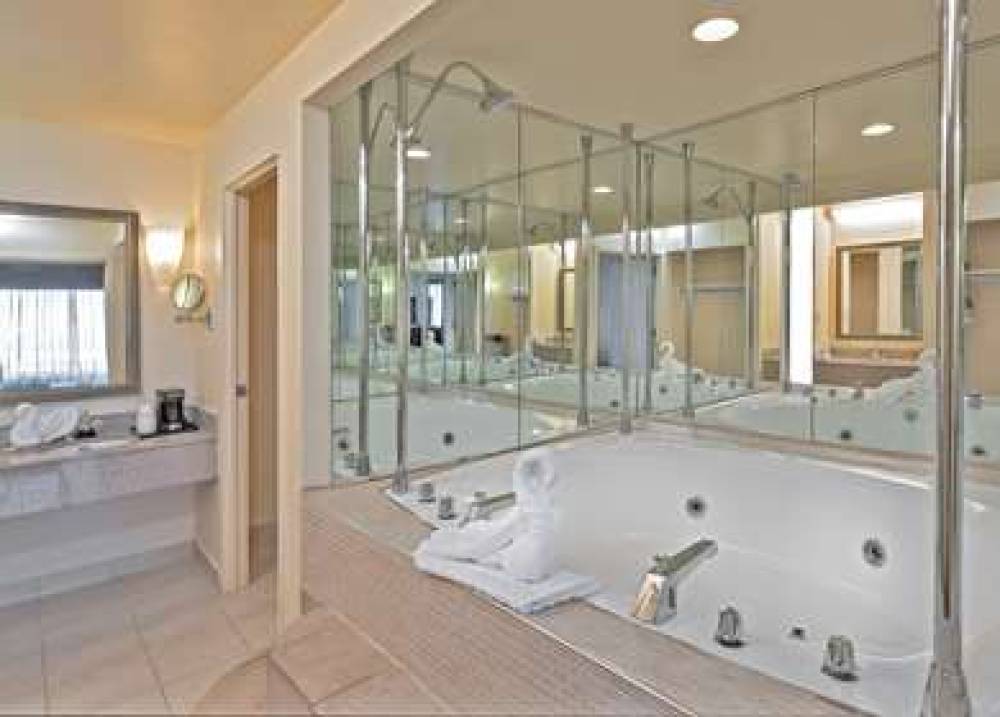 Best Western Plus Hotel & Conference Center 7