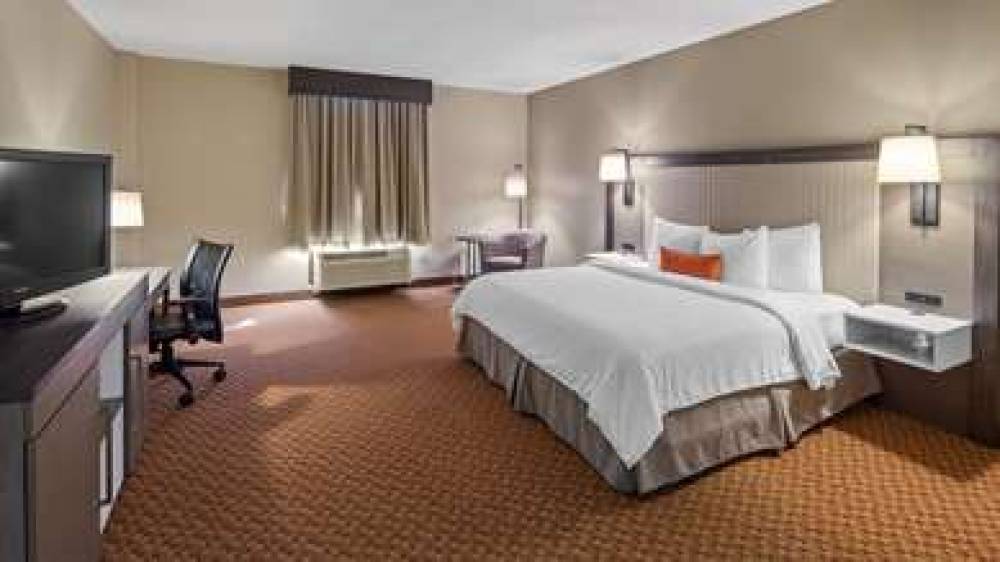 Best Western Plus Kendall Hotel & Suites 6