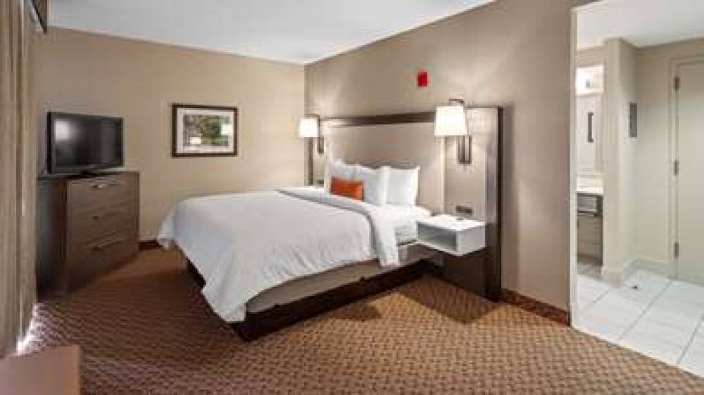 Best Western Plus Kendall Hotel & Suites 7