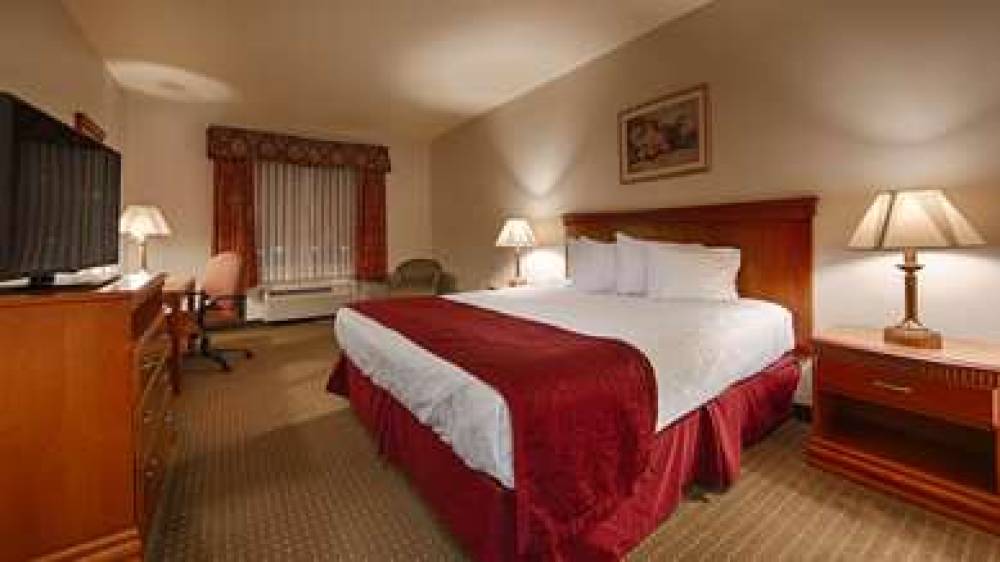 Best Western Plus Lake Elsinore Inn & Suites 5