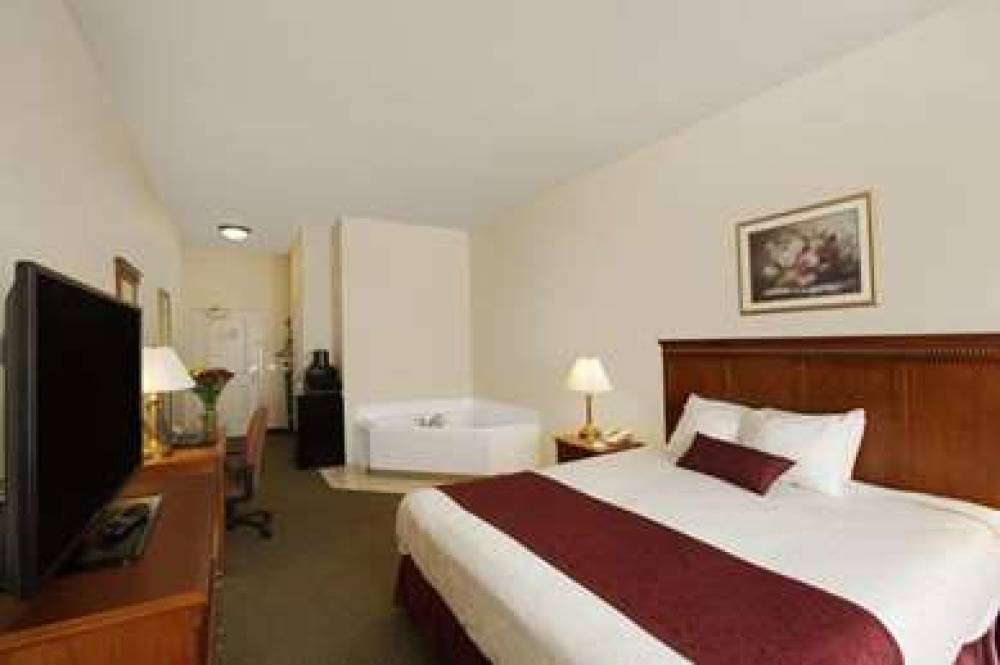 Best Western Plus Lake Elsinore Inn & Suites 8
