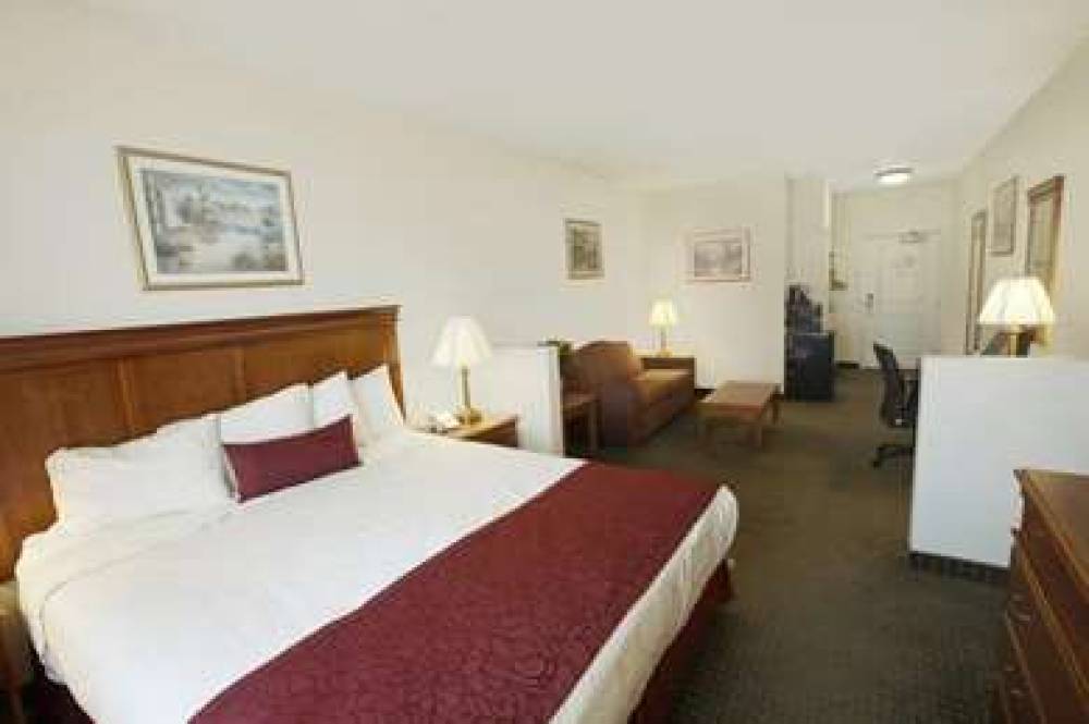 Best Western Plus Lake Elsinore Inn & Suites 10