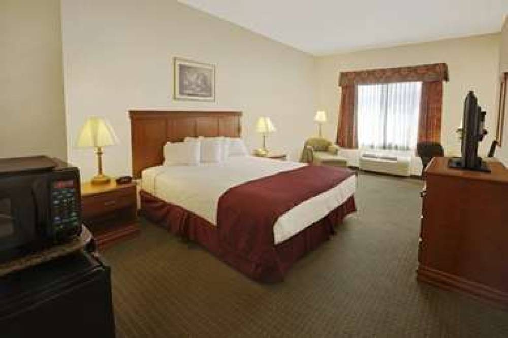 Best Western Plus Lake Elsinore Inn & Suites 9
