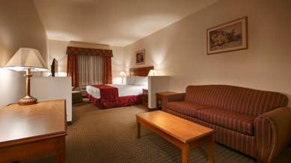 Best Western Plus Lake Elsinore Inn & Suites 4