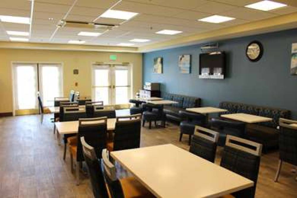 Best Western Plus Lake Elsinore Inn & Suites 2