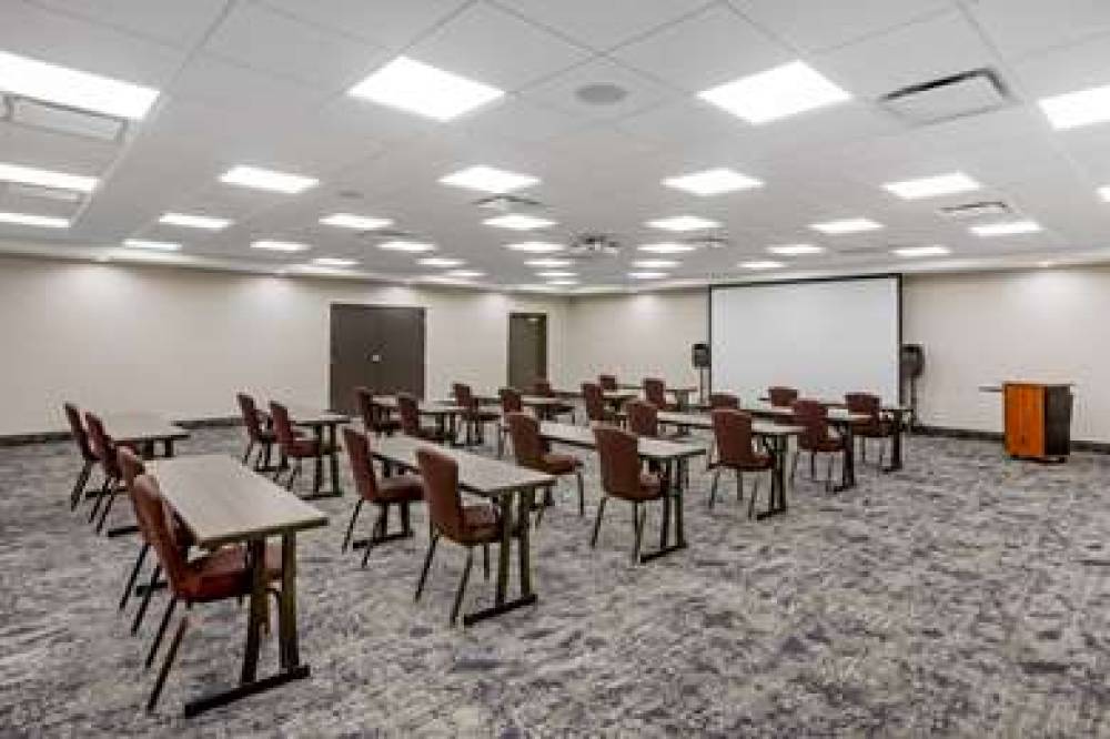 Best Western Plus Landmark Inn 2