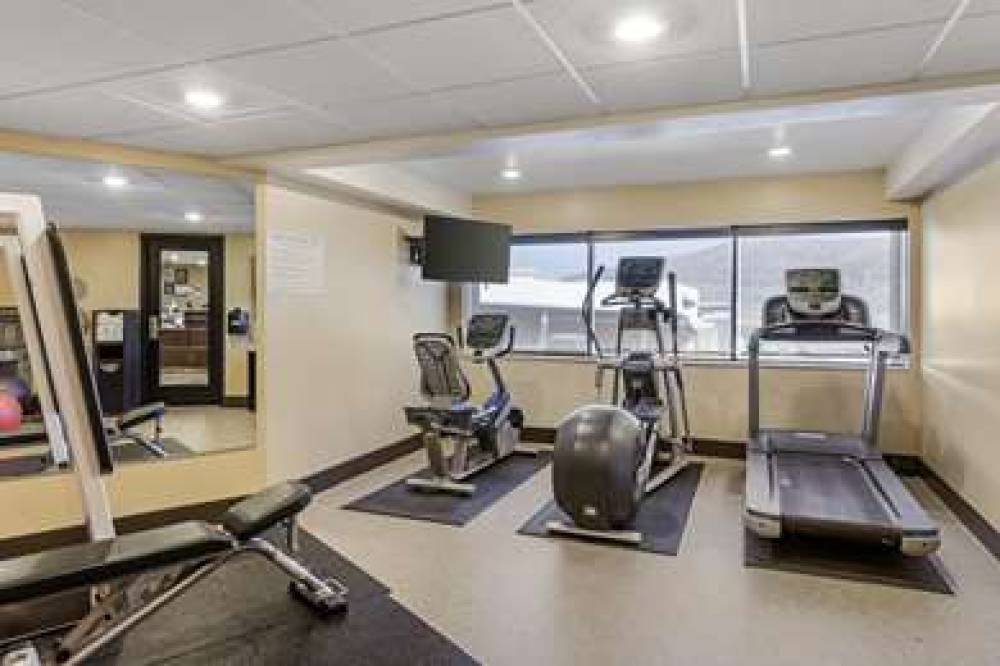 Best Western Plus Landmark Inn 10